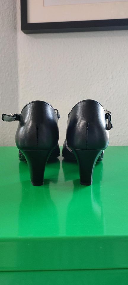 Zanon & Zago 38.5, 1 x getragen Schwarz Leder  Pumps Riemchen in Berlin