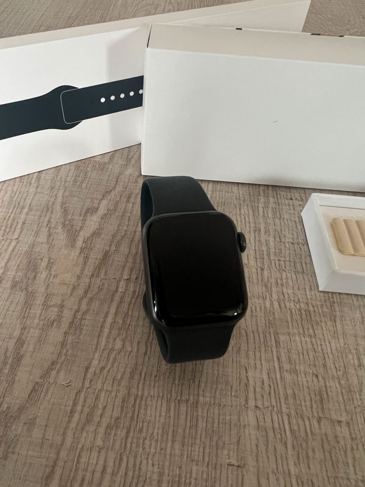 Apple Watch SE 40mm spacegrau in Heddesheim