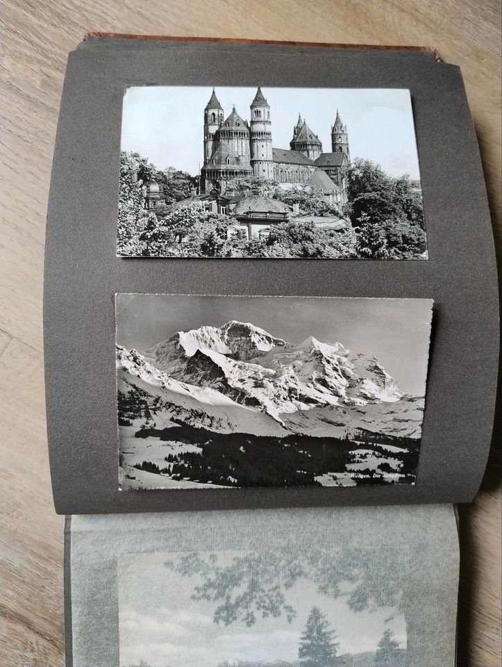 Altes Leder gebundenes Ansichtskarten und Fotoalbum ab ca. 1950 in Schwerte