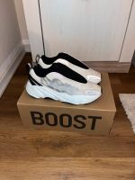 Adidas Yeezy Boost 700 MNVN Analog Laceless Nordrhein-Westfalen - Oberhausen Vorschau