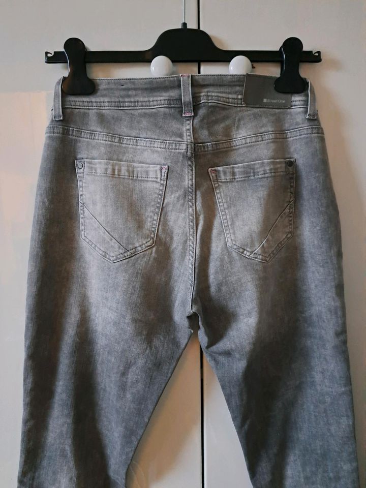 ☆☆ JEANS, HOSE VON STREET ONE, GR. 38, W 29 GRAU ☆☆ in Neu-Isenburg