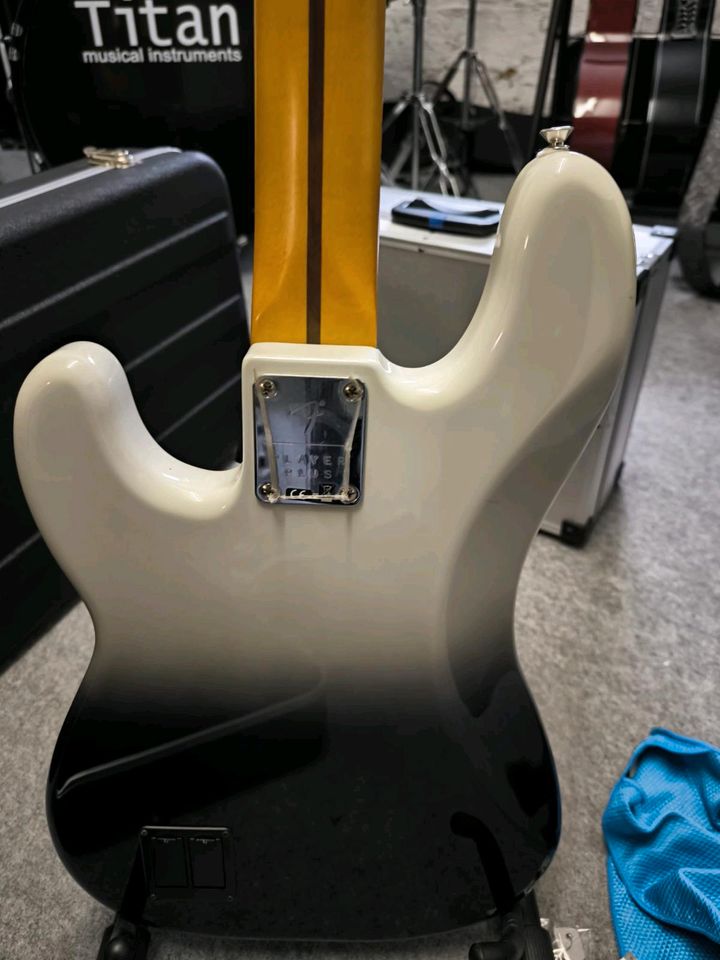 Fender Bassgitarre Player Plus in Würselen