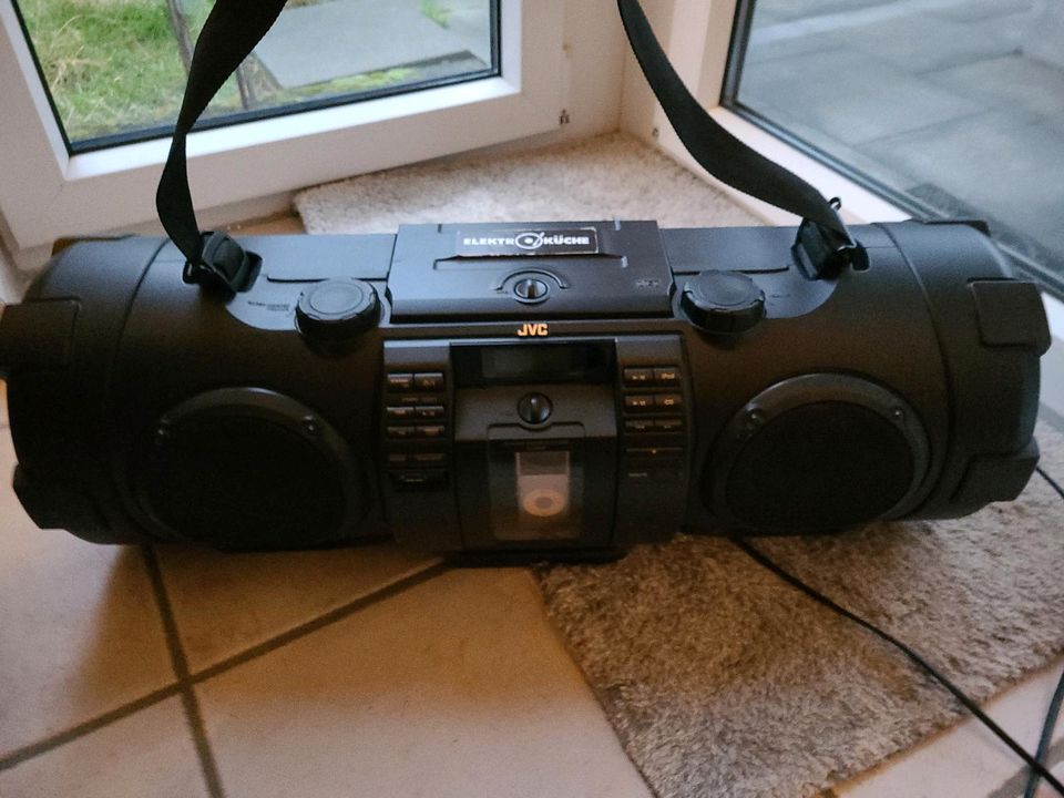 JVC Boomblaster, Radio, CD, Kassette, iPod in Leverkusen