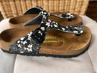 Birkenstock * Sandalen Gizeh * Gr. 36 * schwarz geblümt * wie neu Sachsen-Anhalt - Halle Vorschau