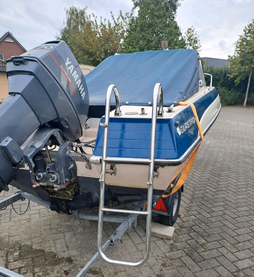 Halbkajüt Motorboot in Hohen Viecheln