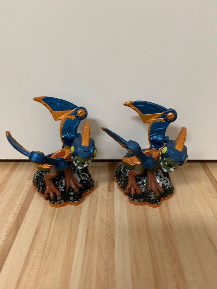 Skylander Figuren aus Skylander Giants Paket aus 15 Figuren in Egelsbach