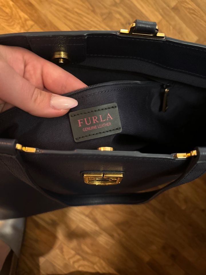 Furla Tote in Hamburg