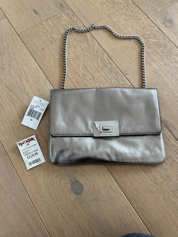 Michael Kors MK Clutch, nickel, silber, Leder, Handtasche, NEU in Werl