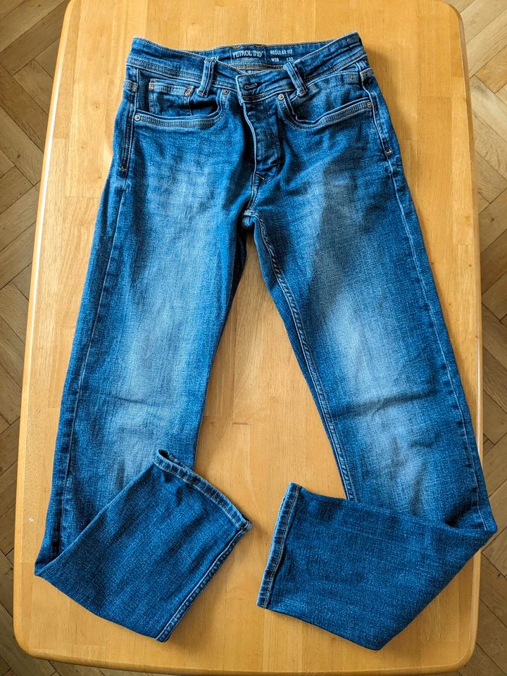 Coole Jeans von Petrol Ind. Gr. 28/32 regular fit blau in Lenningen