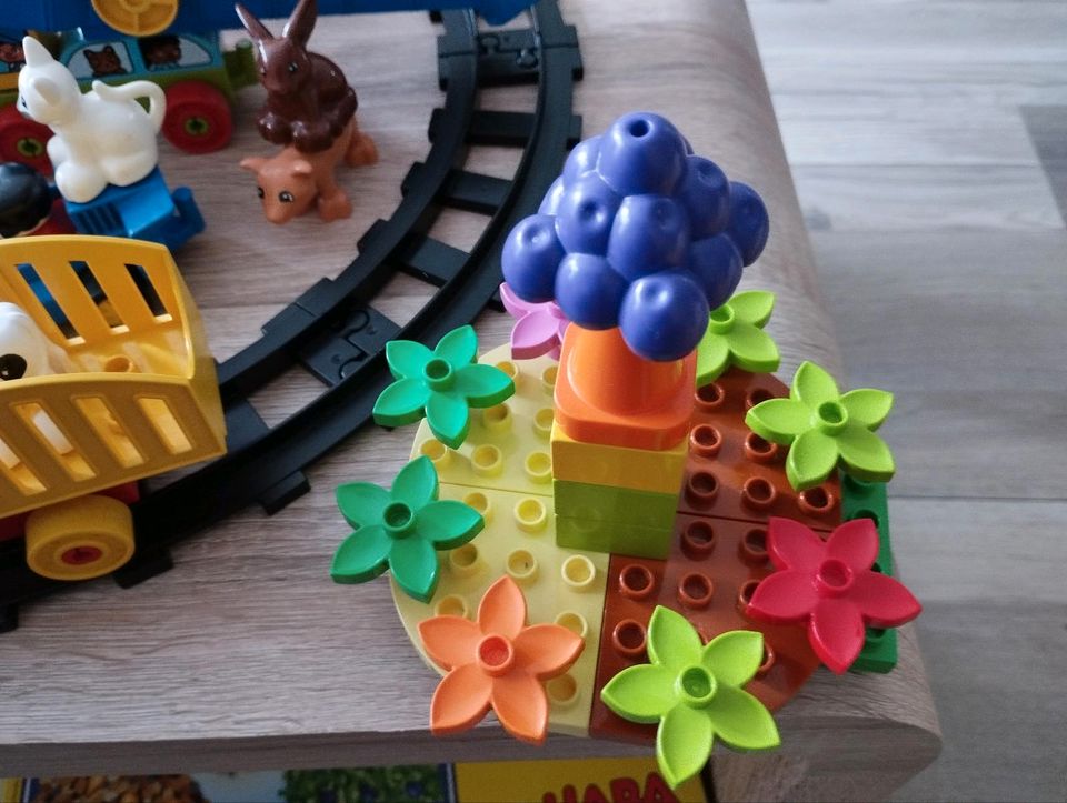 Konvolut Lego/Duplo -Steine, Eisenbahn, Feuerwehr, Autos usw. in Breckerfeld