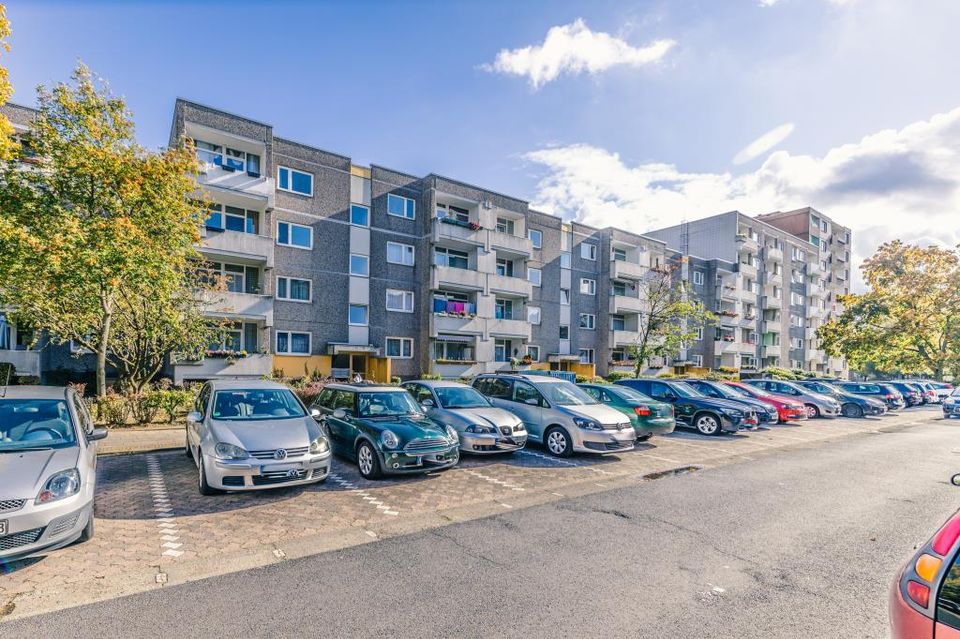 Gut geschnittene 3-Zimmer-Wohnung frisch renoviert mit Balkon, Laminat und Tageslichtbad in Braunschweig