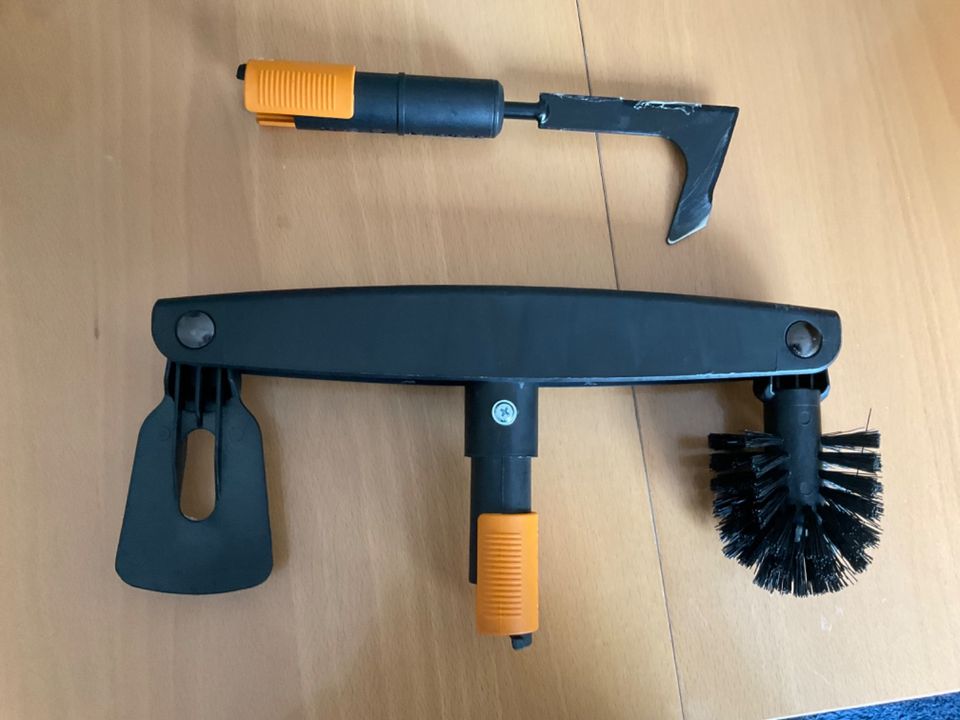 FISKARS® QuikFit™ Dachrinnenreiniger + Fugenreiniger in Straubing