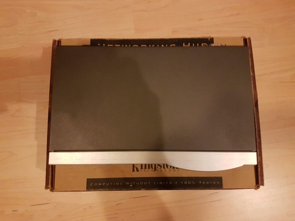 Kingston KNR8TP1C 8 Port Router in Kleinostheim