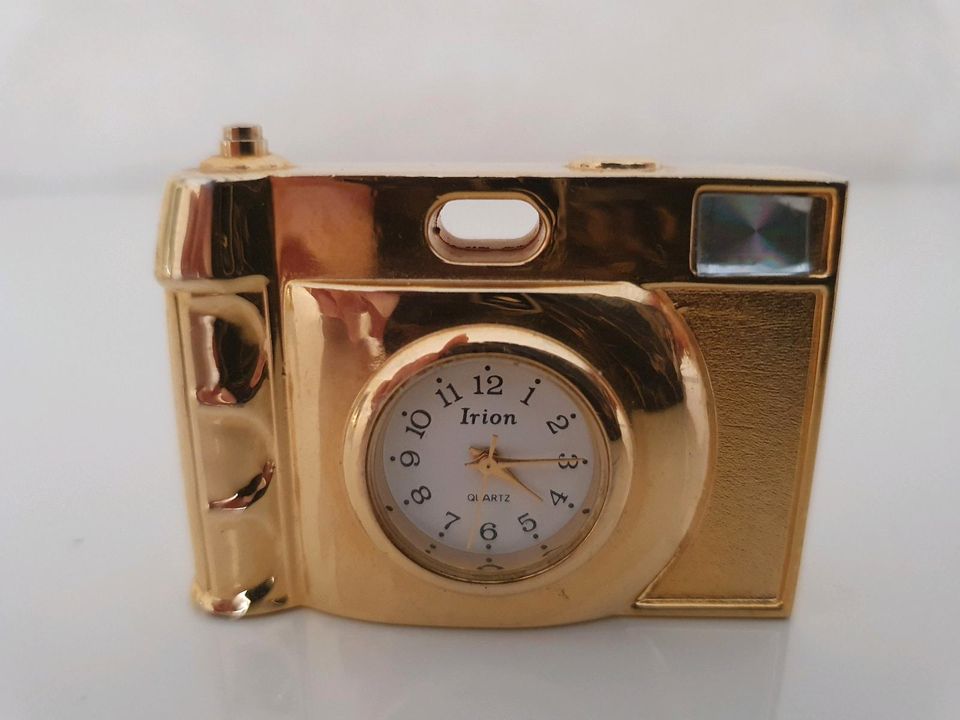 Alte Miniatur Standuhr Fotoapparat Uhr gold Quartz Irion Kamera in Paderborn