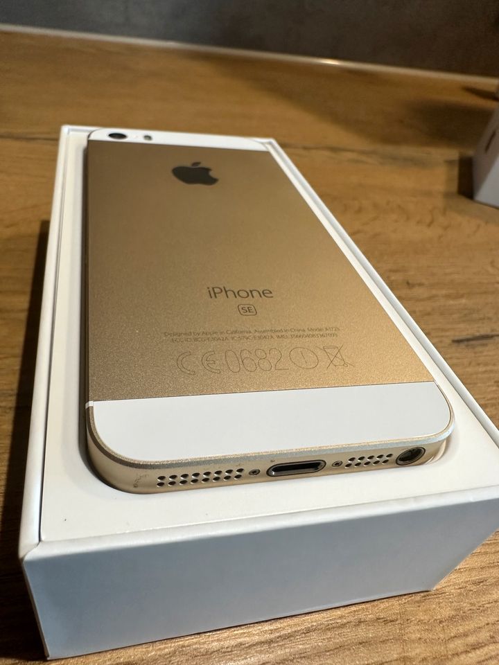 IPhone SE 2016 32gb Gold in Walldorf