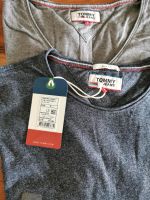 2 Tommy Hilfiger Jeans T-shirts Hessen - Kassel Vorschau