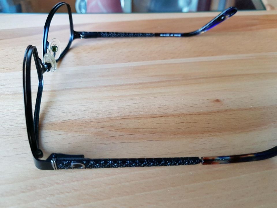 Brillenfassung von GUESS in dunkelblau,  neuwertig in Merzig