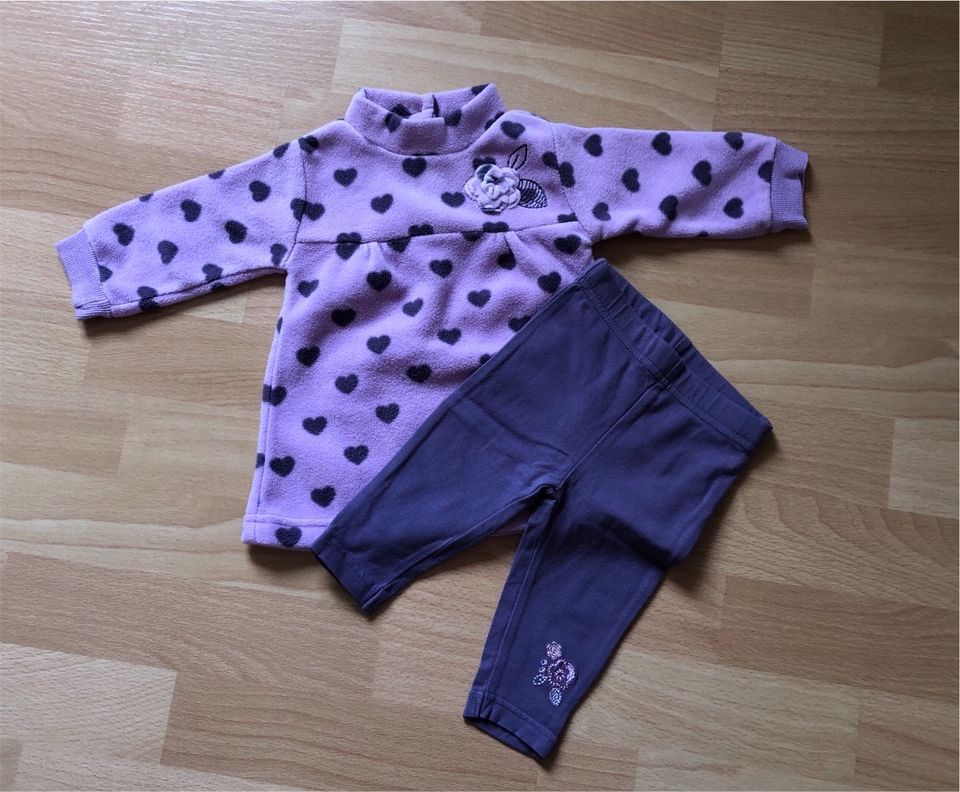 Lila Set Kleid Leggings Herzen Blumen Größe 62 C&A in Merzig