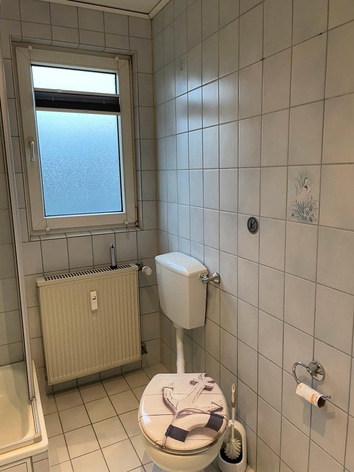 Schöne moderne gut geschnittene Dachgeschoss Wohnung mit EBK in Marl