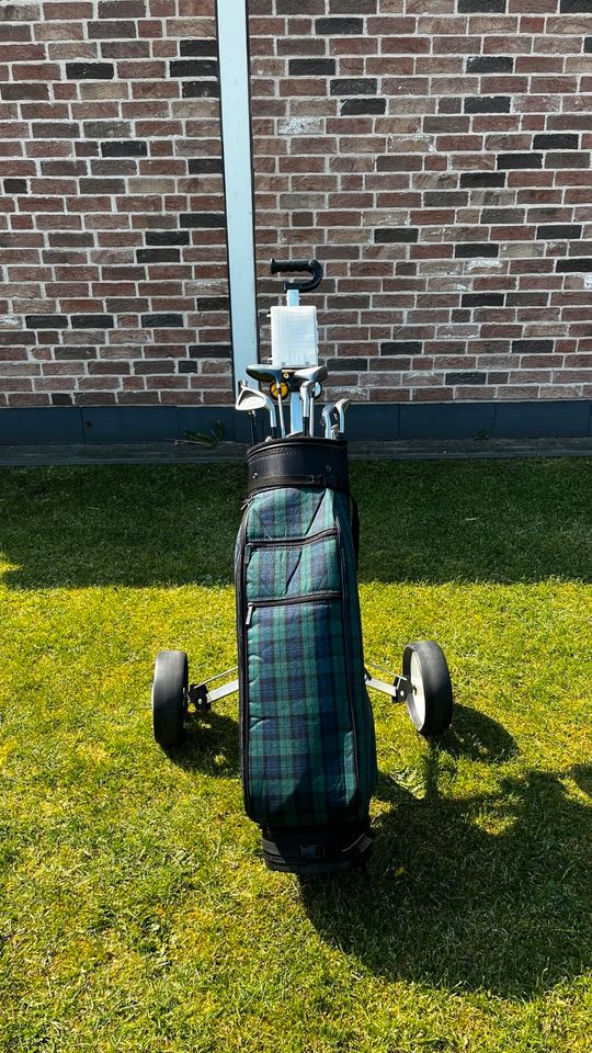 Komplettes Golfset mit Bag, Trolley und Zubehör in Eggebek