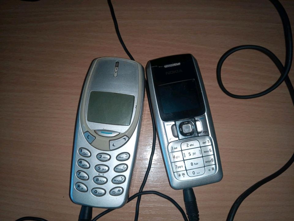 Nokia 3330 und RM 189 Handy Retro in Barsinghausen