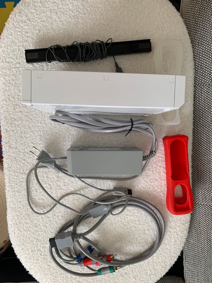 Nintendo Wii RVL-101 mit viel Zubehör in Allmersbach