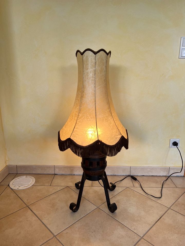 Antike Stehlampe Vintage 100cm hoch mit massiven Fuß in Bocholt