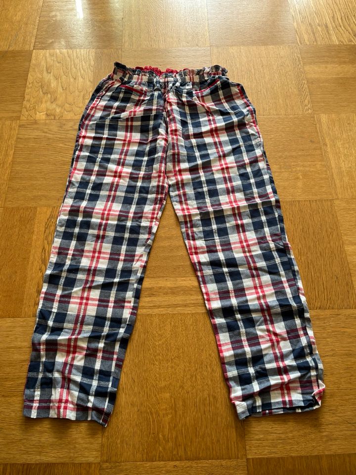 Pyjama (Hose Manguun, T-Shirt Zara), Gr.140-146 in Erlangen
