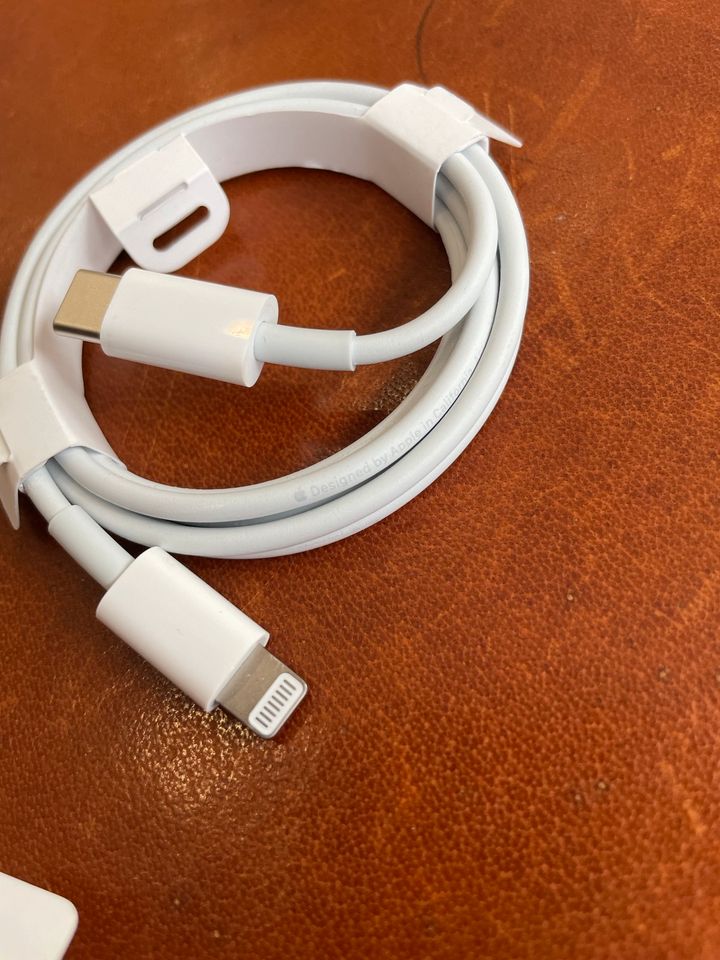 Original Apple USB-C Lightning Ladekabel Kabel 1M iPhone/iPad NEU in Hiddenhausen