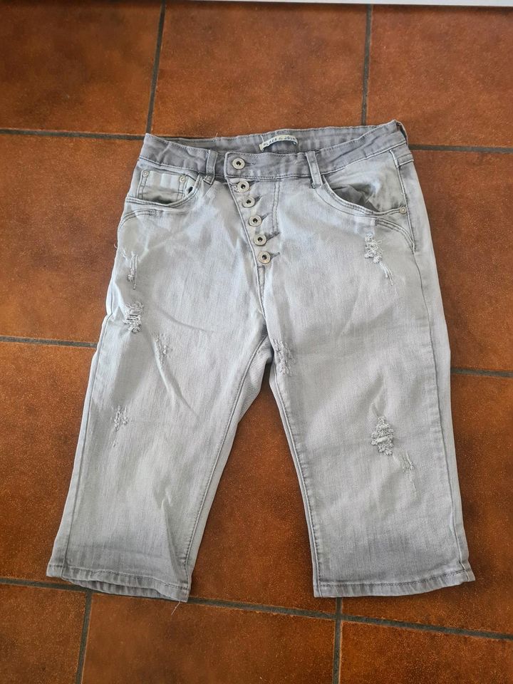 Kurze Jeans in Freiberg am Neckar