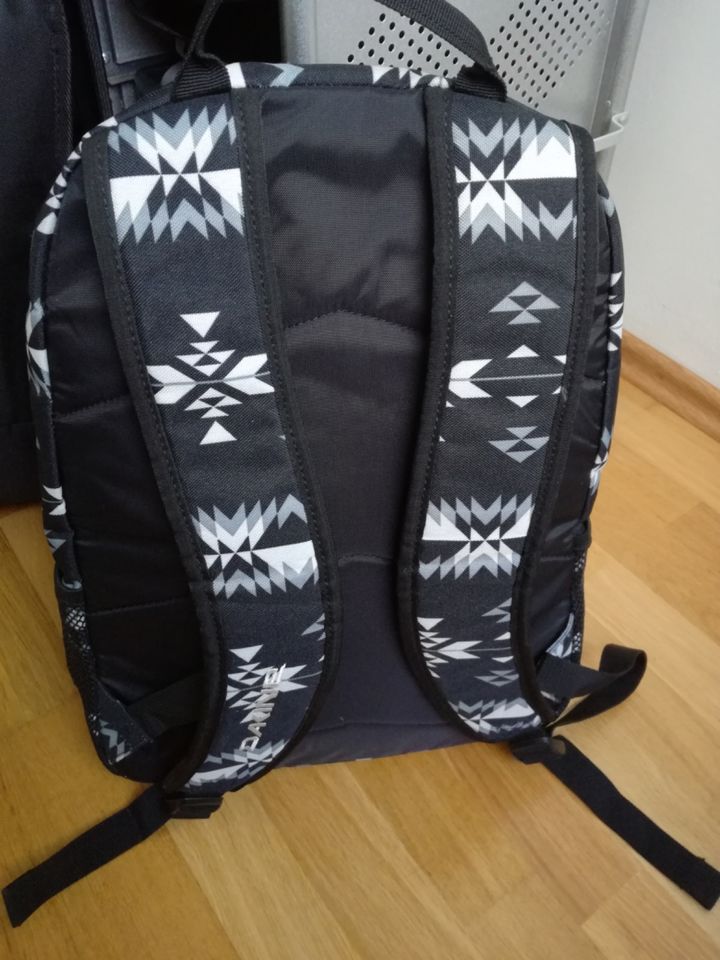 Dakine Hadley 26L Rucksack mit Laptopfach blau Schule Uni in Köln