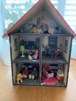 Puppenhaus mit Zubehör von Playmobil und Puppen! München - Schwabing-Freimann Vorschau