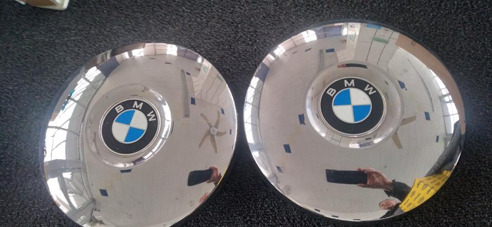 2 neuwertige, wohl nie verbaute Radkappen BMW Oldie E10 2002..? in Bellenberg