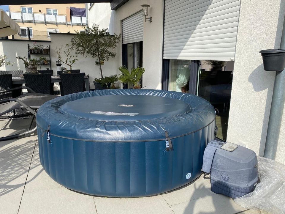 INTEX PURE SPA OUTDOOR WHIRLPOOL in Ludwigshafen