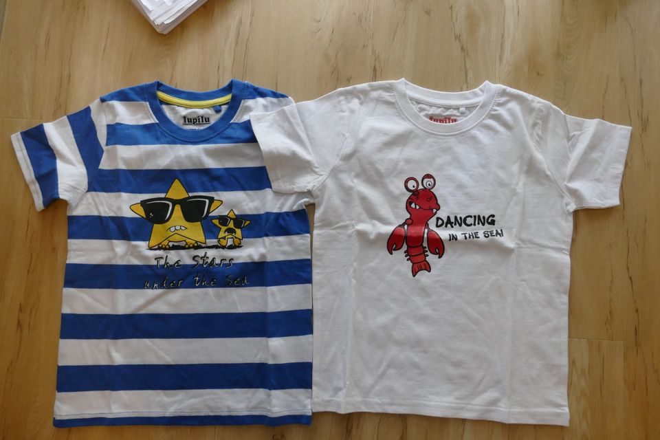 2 T-Shirts G 110/116 (weiß-blau gestr m Sonnen, weiß m Krebs) NEU in Regensburg