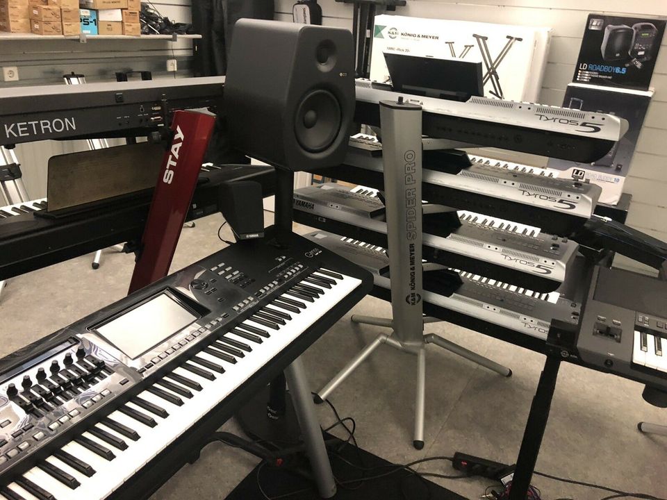 YAMAHA Keyboards Tyros 5 61 und 76 mit Gewährleistung in Pforzheim