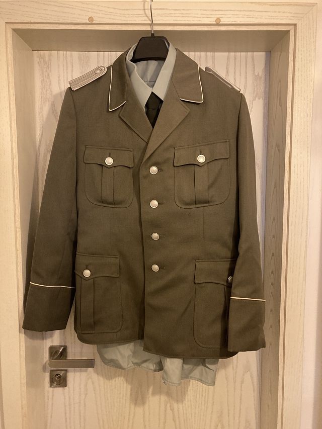 DDR NVA-Uniform Ausgangsuniform (K1) Offizier in Niederfrohna