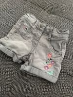 Topomini Shorts Jeans grau Stickerei Bienen Jeansshorts 86 Leipzig - Altlindenau Vorschau