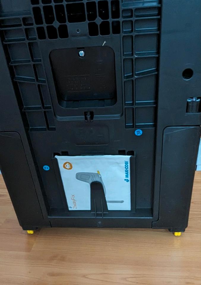 MaxiCosi Pepple Plus Kindersitz + Isofix Basisstation in Mihla