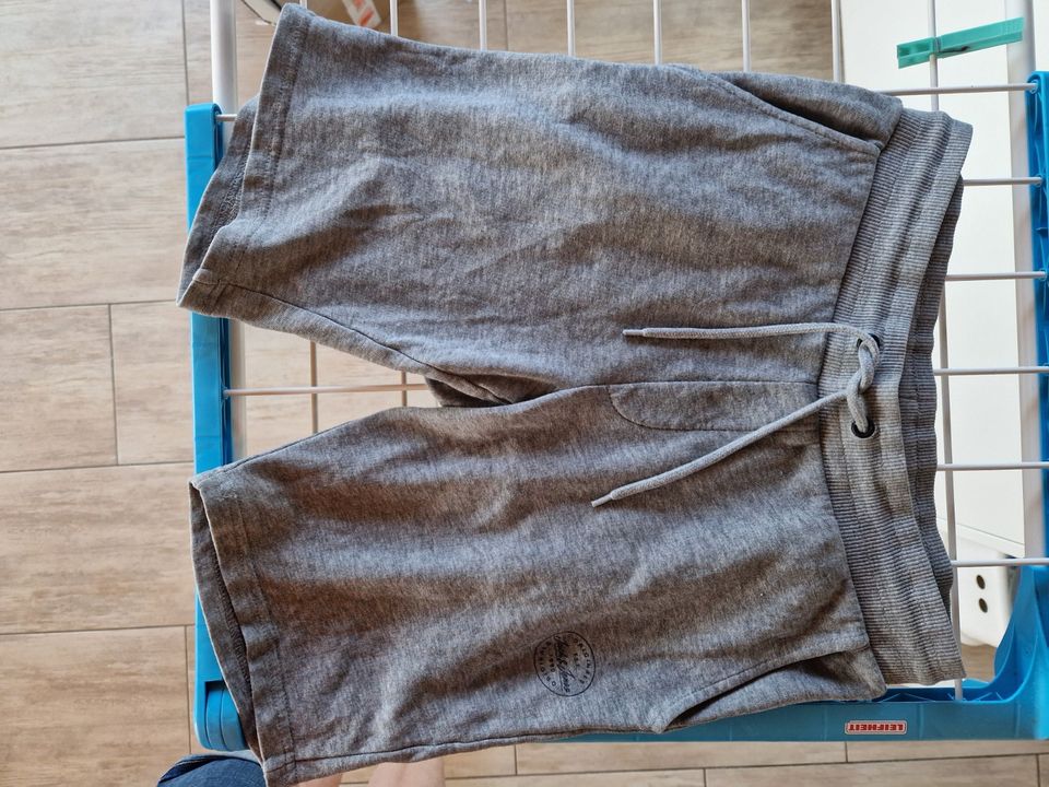 Sweatshorts von Jack & Jones Gr. 164 in hellgrau in Grasbrunn