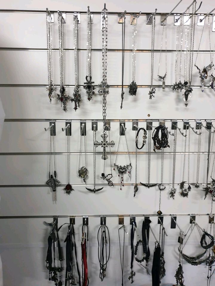 Gothic Schmuck und Kleidung in Jüchen