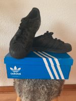 Schwarze Adidas Superstars Gr 38 Limited Edition Nordrhein-Westfalen - Lemgo Vorschau