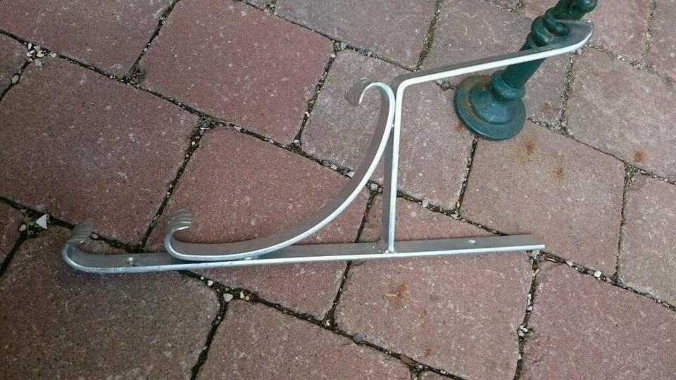 Blumenkästen Haken handgeschmiedet, Blumenkästenhaken, Haken in Nußdorf am Inn