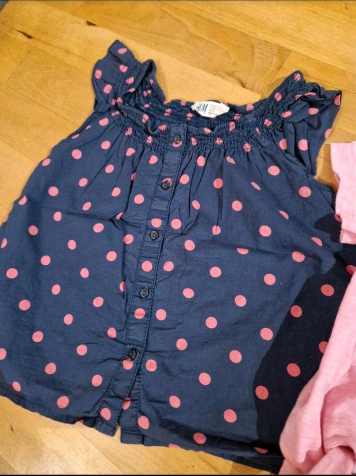 T-Shirts 98/104 next H&M Glitzer Einhorn Muschel Tunika Peppa in Bergisch Gladbach