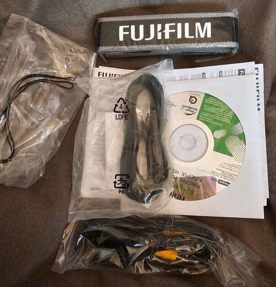 Kamera Fujifilm neuwertig mit kompletten Zubehör in Salzgitter