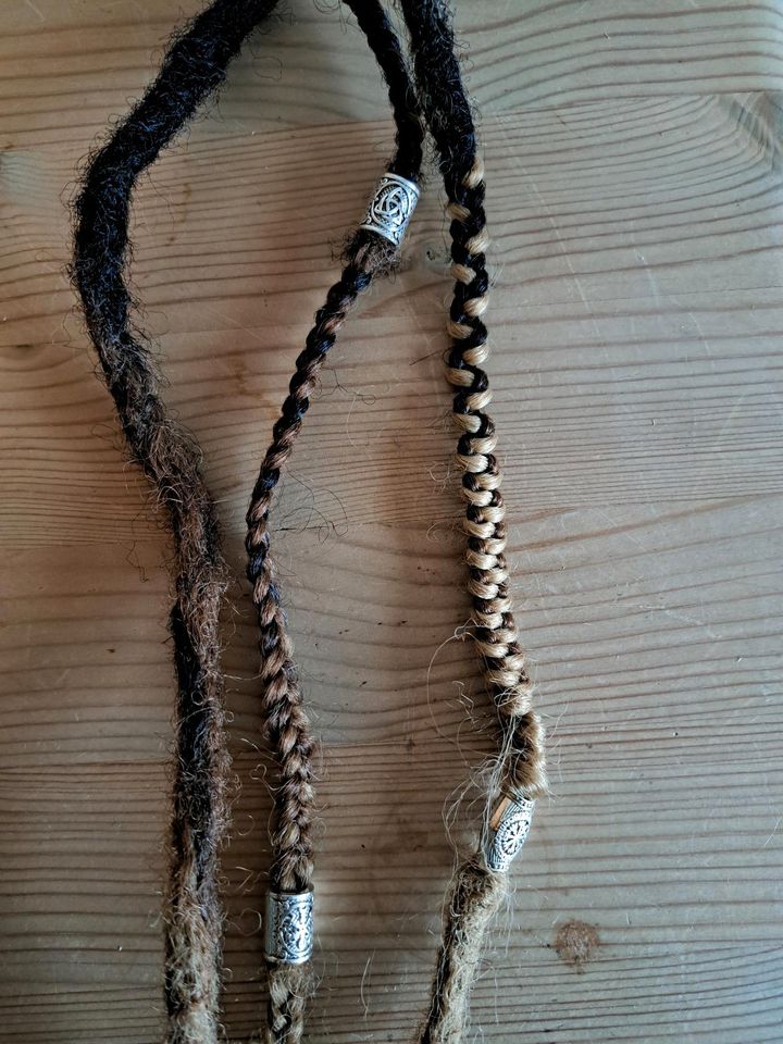 Handgemachte Double Ended Dreads zum Einflechten in Feucht