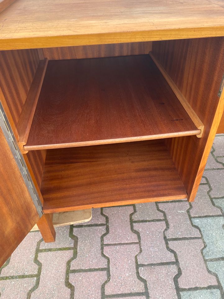 MIDCENTURY/Schreibtisch/60er/retro/vintage/furniert/Schlüssel in Berlin