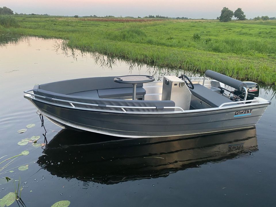 QWEST R400 Freizeitboot Aluboot Angelboot Motorboot in Münchsmünster