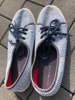 Blau-weiß-gestreifte Halbschuhe von Tommy Hilfiger, Gr. 39 Mecklenburg-Vorpommern - Kuhlen-Wendorf Vorschau