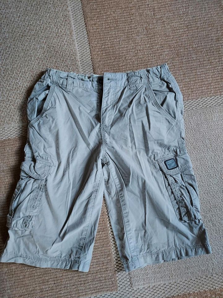 Shorts kurze Hose Gr 152 in Rastow